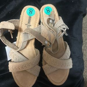NWT Bohemian style platform Sandler, Minnetonka size 8